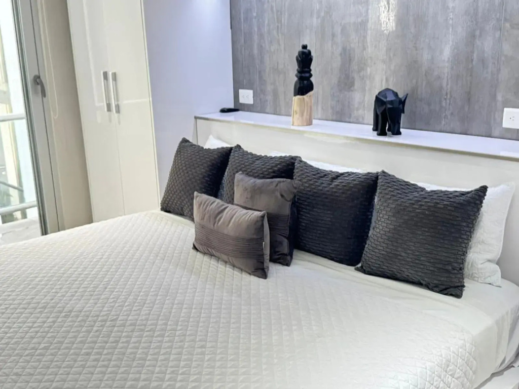 Stylish and Fancy Studio next to 5th Av roof pool DK05 103