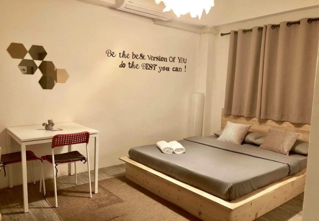 24 Poshtel Salaya