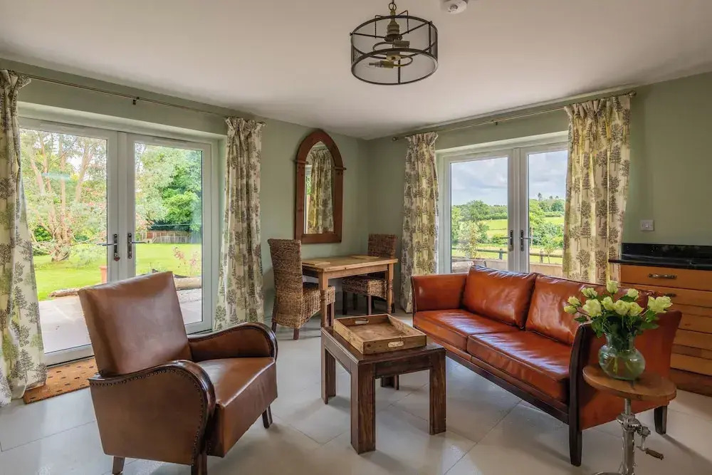 Paddock View Barn, 1-bed, Sleeps 4 With Parking