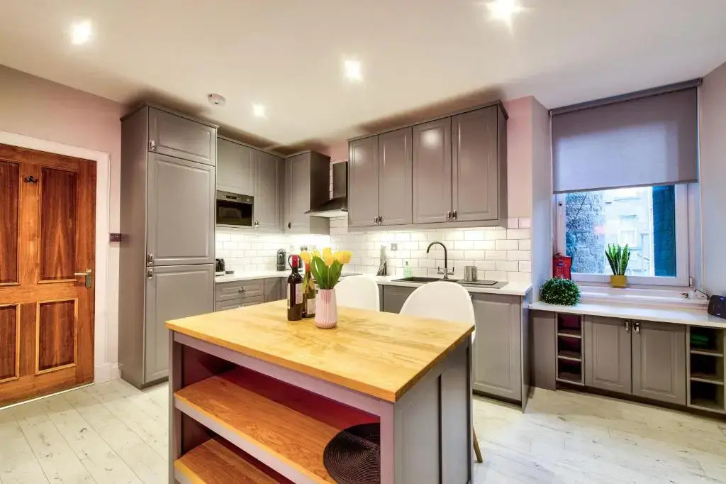 Stylish & Spacious 3 Bedroom Apt in Finnieston, West End