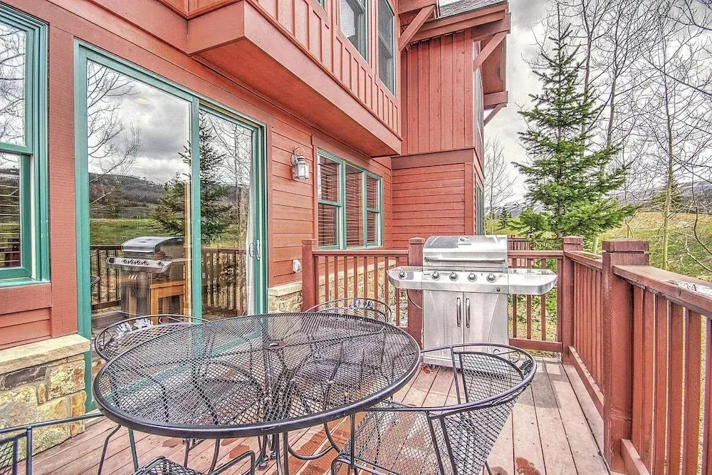 Highland Greens Oak 4 Br townhouse by RedAwning
