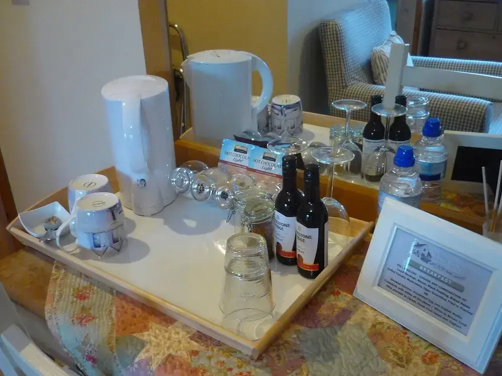White Cottage Bed and Breakfast