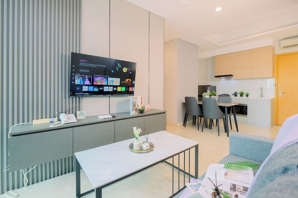 Spacious Grey 2Br At Capitol Suites Apartment