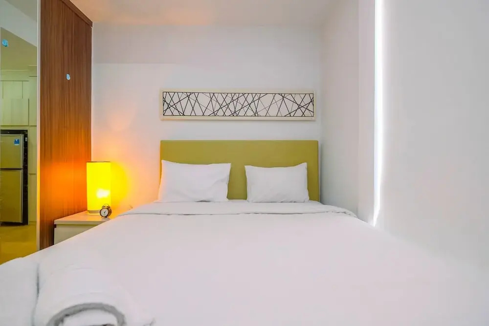 Modern Style Studio Apartment at Azalea Suites with City View
