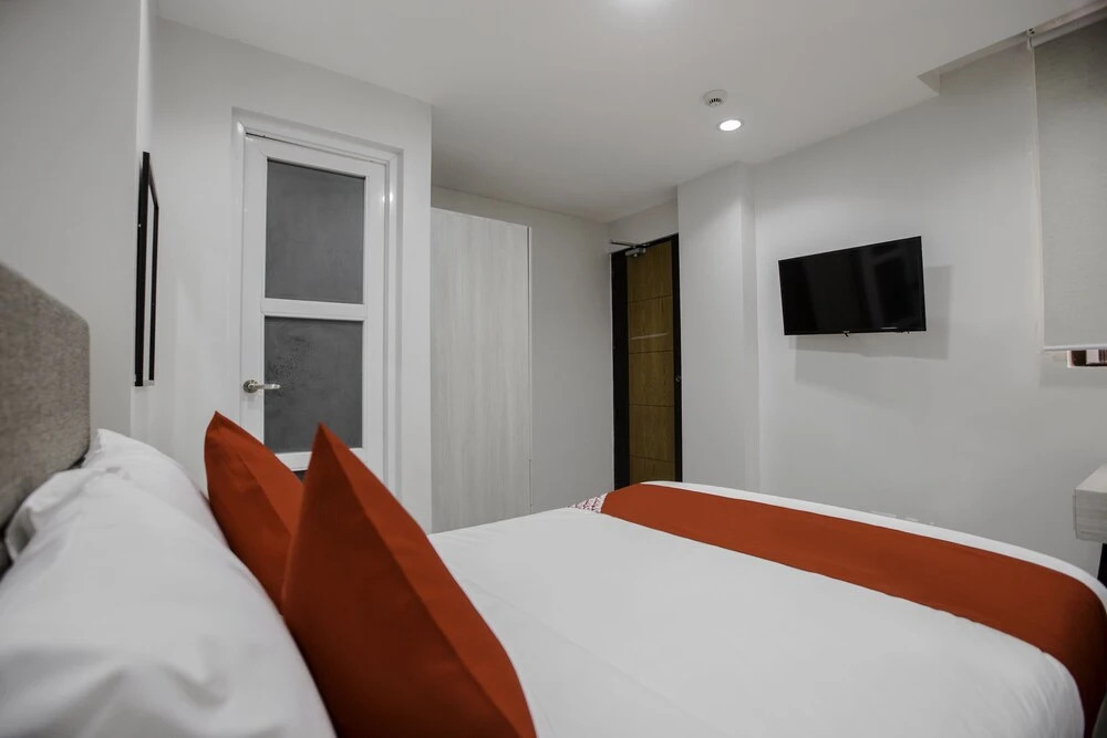 OYO 726 Sanchez Hotel