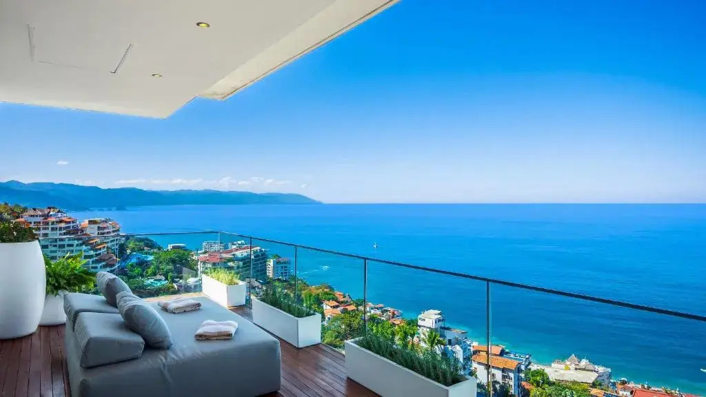 Avalon - 901 Luxurious & Best View 3 BR Amapas