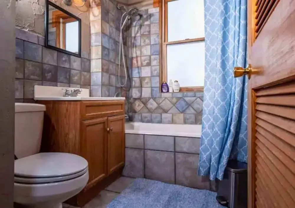 Free Parking - Prime Location - Downtown