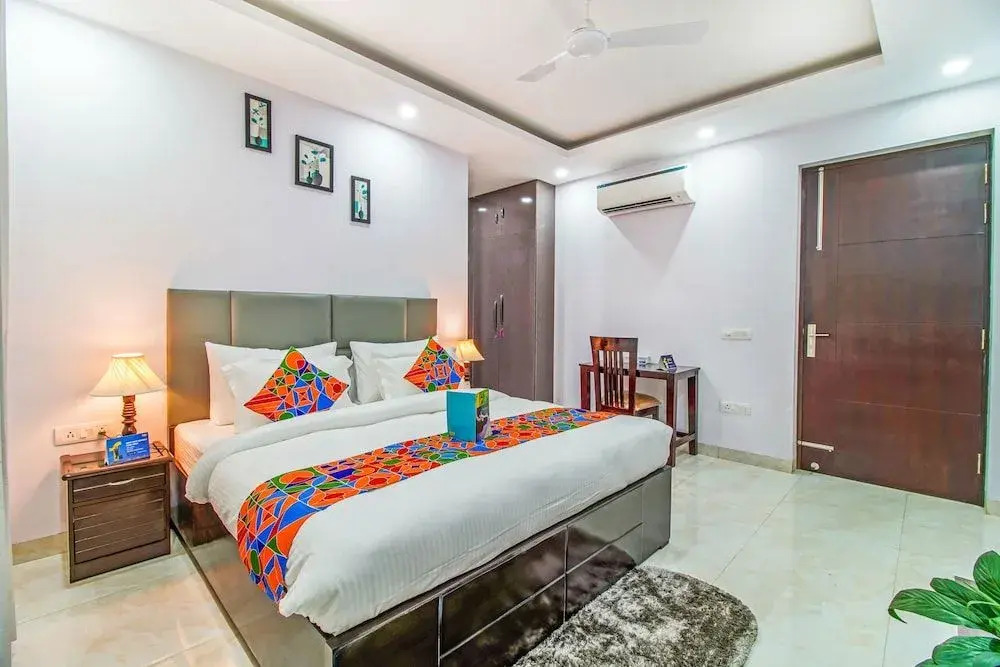 FabHotel Parfait Street