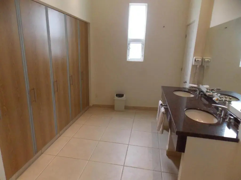 Cypres Hotel & Suites