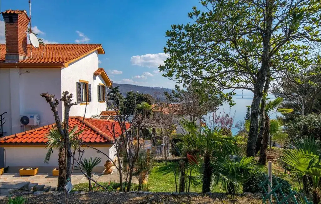 Beautiful Apartment in Opatija With Wifi and 3 Bedrooms