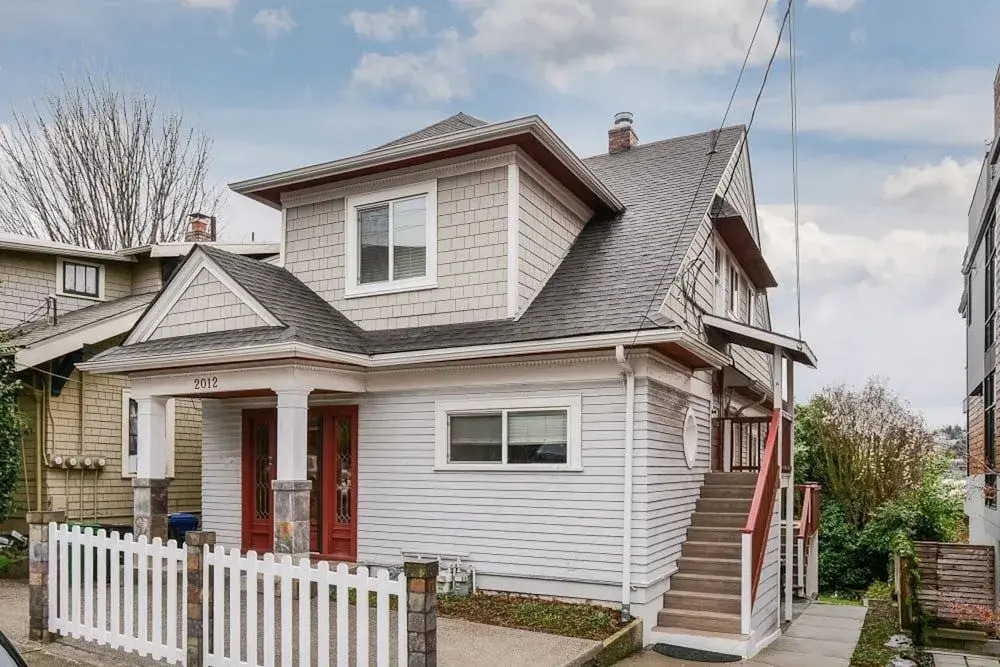 Renovated 2BR Lake View Condo