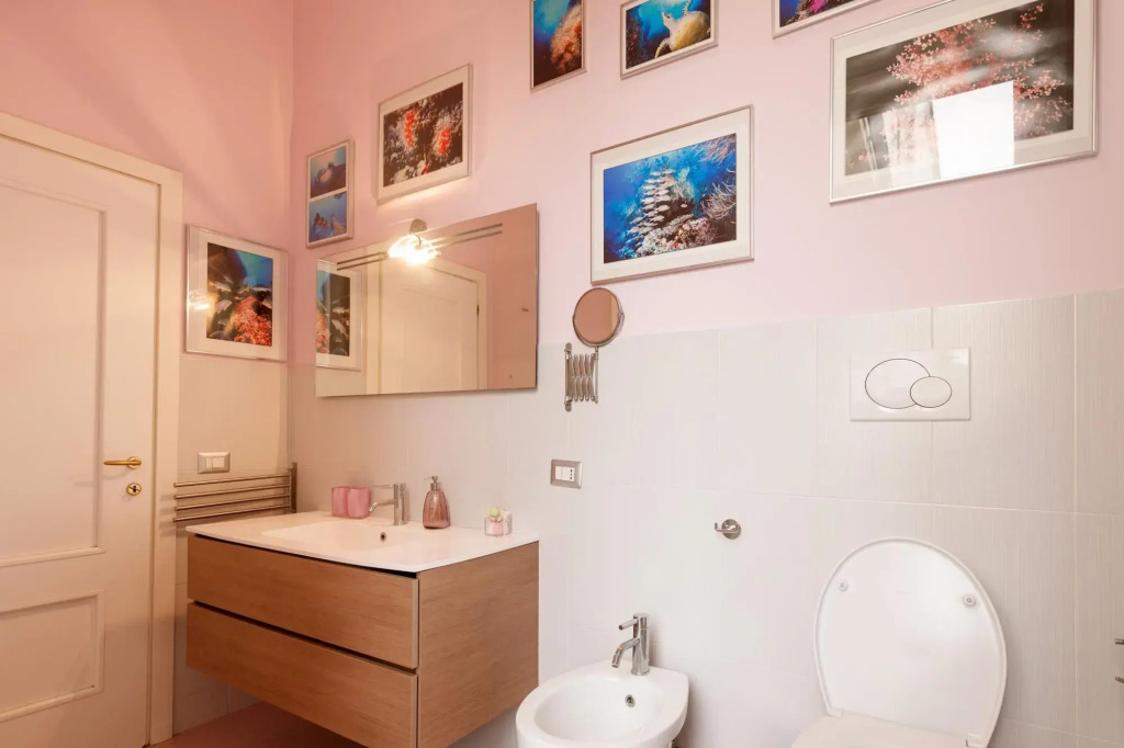 Duomo 77 in Napoli with 2 bedrooms and 2 bathrooms