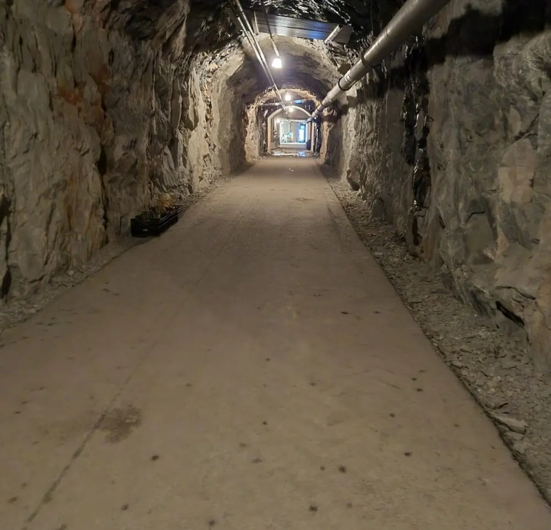 Cave Retreat - Sleeps 2 - Pets - Parking - Wifi