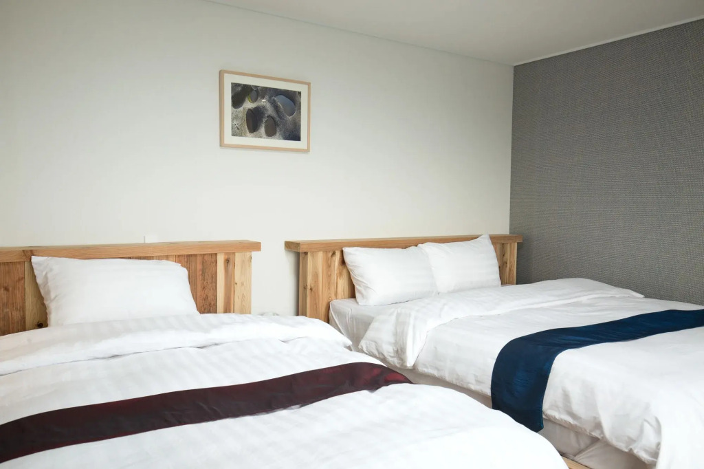 Cheonjiyeon Crystal Hotel