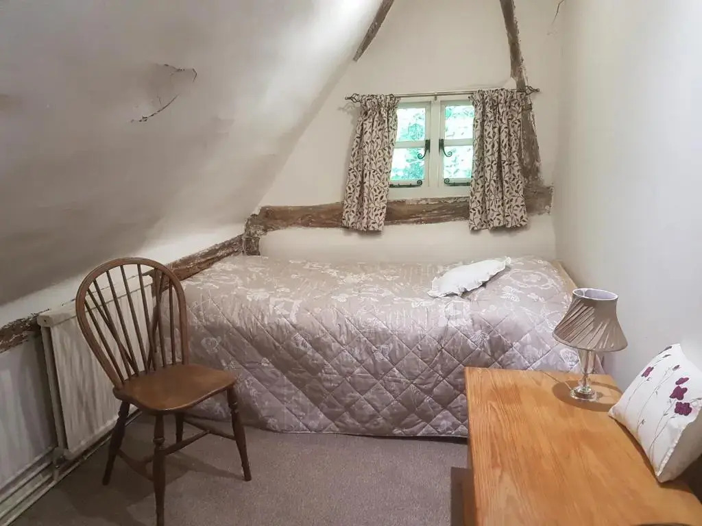 Delightful 3 bed Thatched Cottage Near Winchester