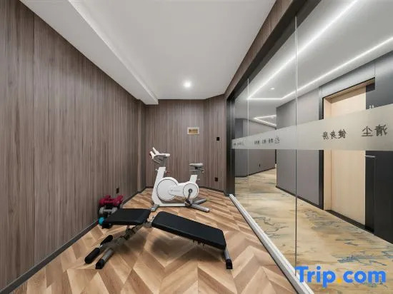 Jifen Qingchen Hotel (Yongkang Jiuling West Road Baolong Plaza)