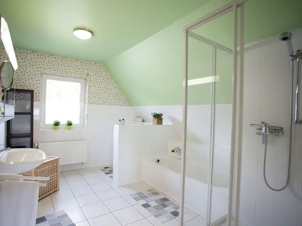 Attractive Holiday Home in Elkeringhausen with Pond
