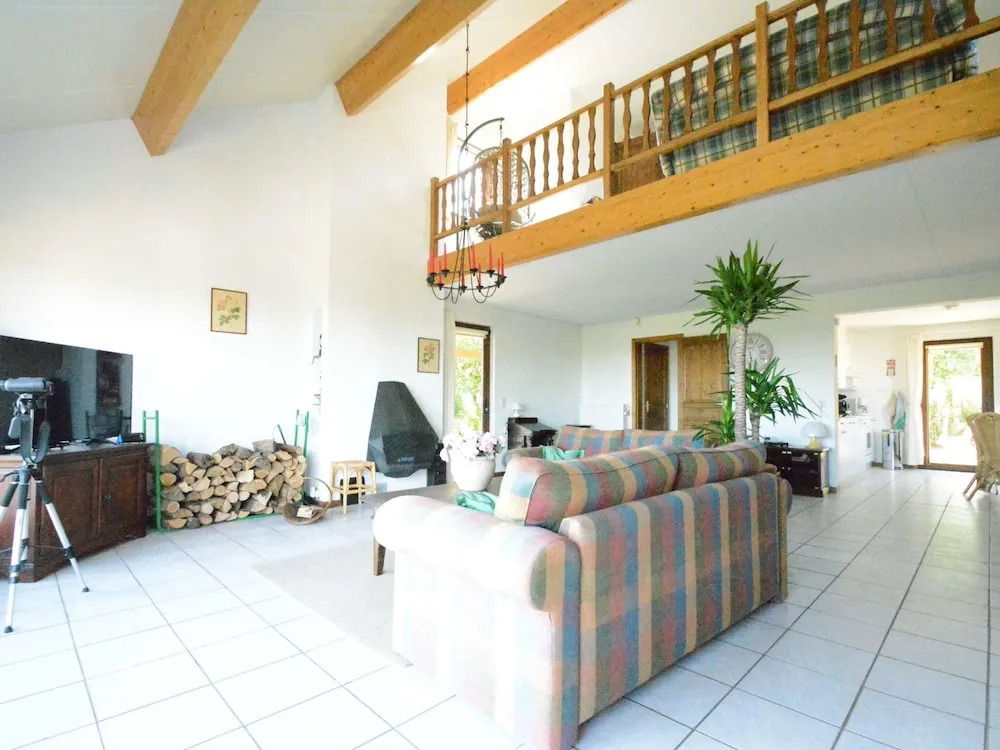 Spacious House With Beautiful Terrace