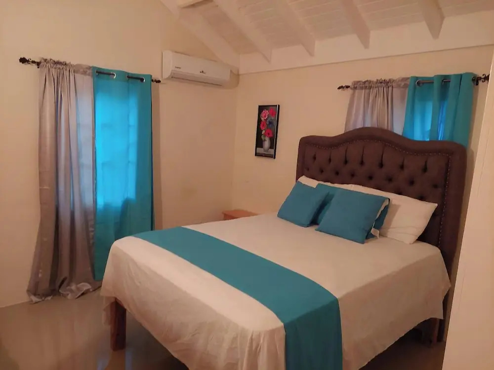 Luxurious 3-bedroom House in Ocho Rios With Private Entrance