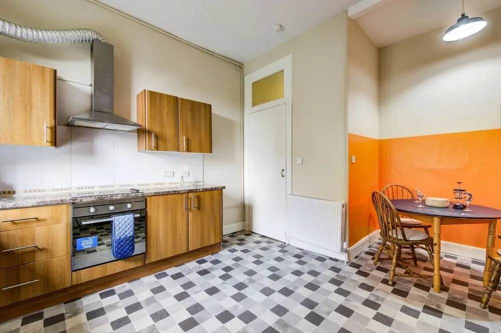 Perfectly Situated Glasgow 2 Bed Apartment
