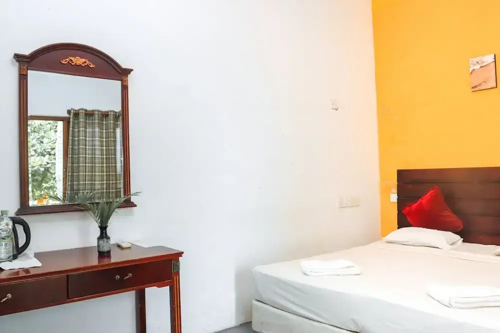 New Tri Star Beach Hotel
