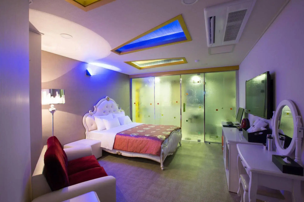 MJ Hotel
