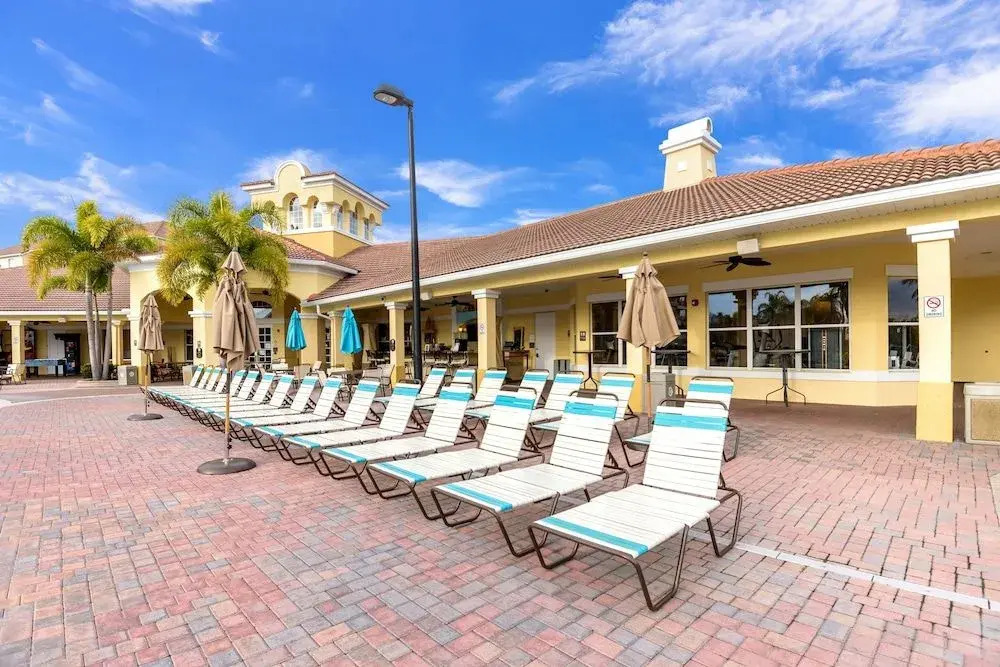 Santiago's Corner Ventura 3 Bedroom Condo by Redawning
