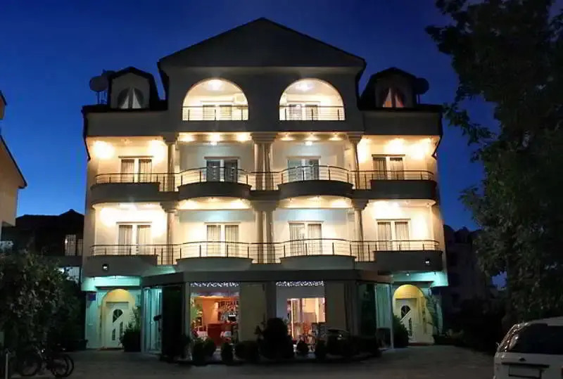 Villa Maki