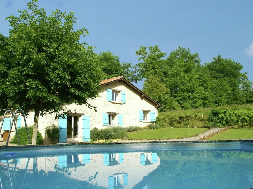 Tastefully Decorated House in Quiet Surroundings of Manzac-sur-vern