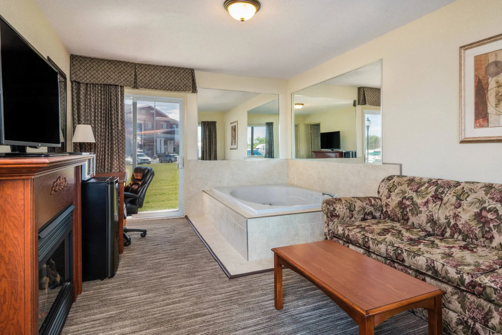 Days Inn by Wyndham Hutchinson