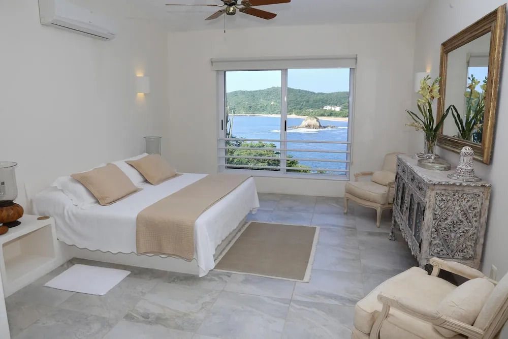 Villas Carey Condo