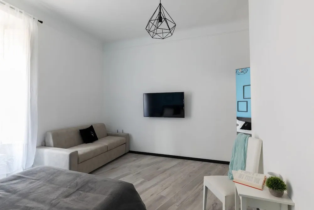 A World Aparts - The Artist's Suite