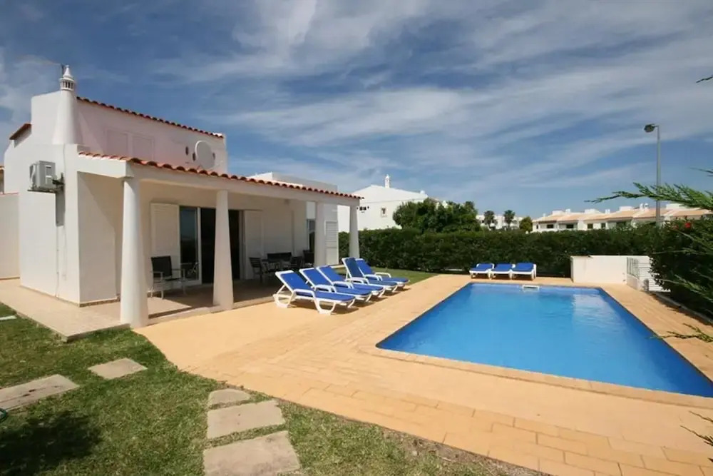 Villa 8 by Algarkasa