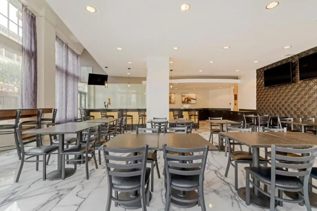 Hotel Gibbs Downtown Riverwalk
