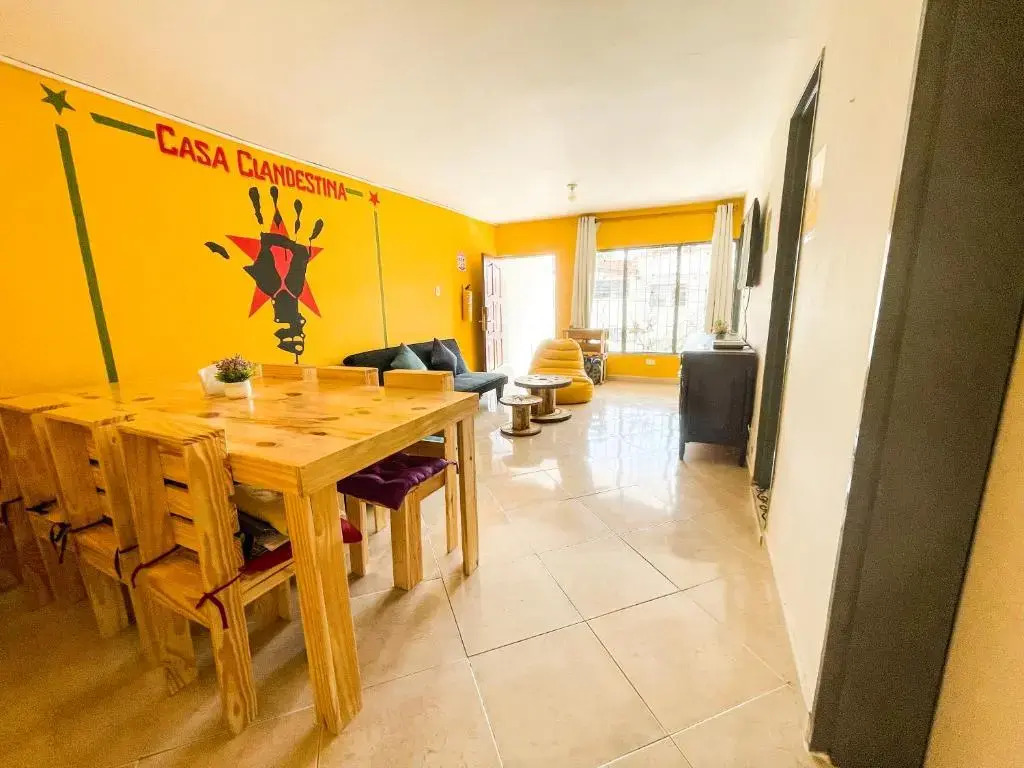 Casa Clandestina Guest House