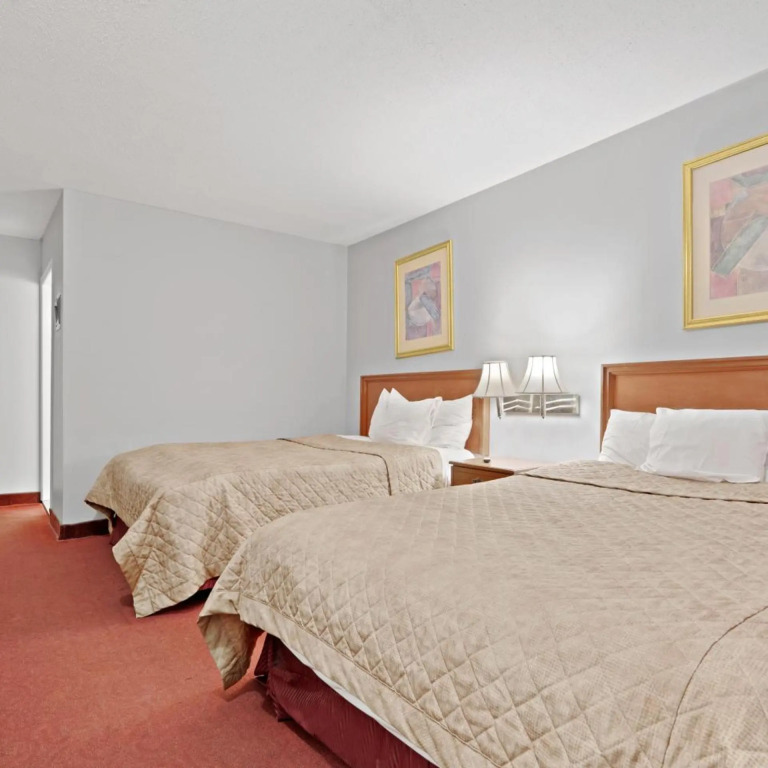 Niagara Lodge & Suites