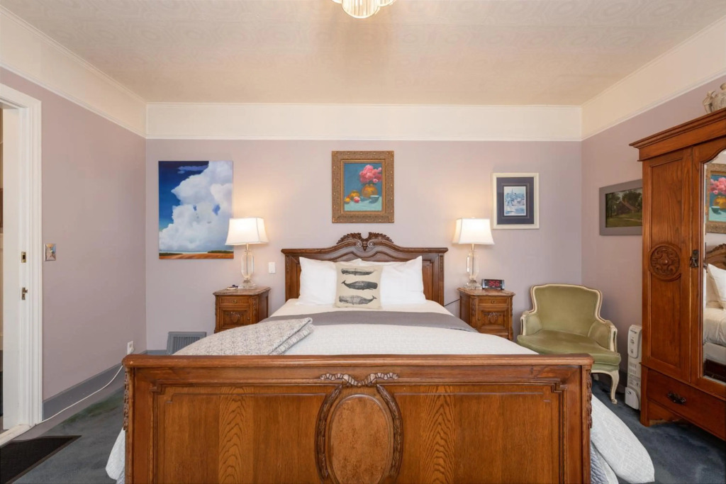 Nantucket Whale Inn, Half Moon Bay