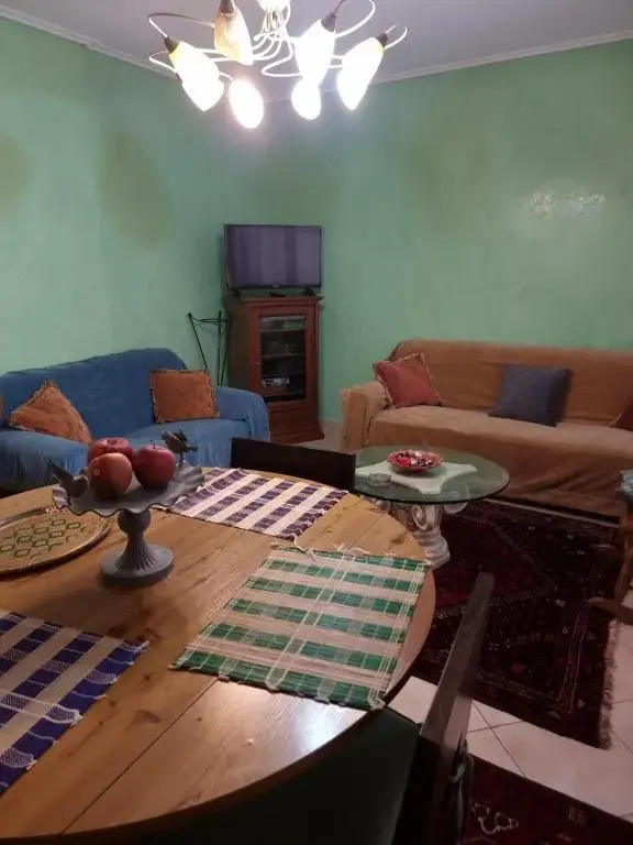Ari's apartment
