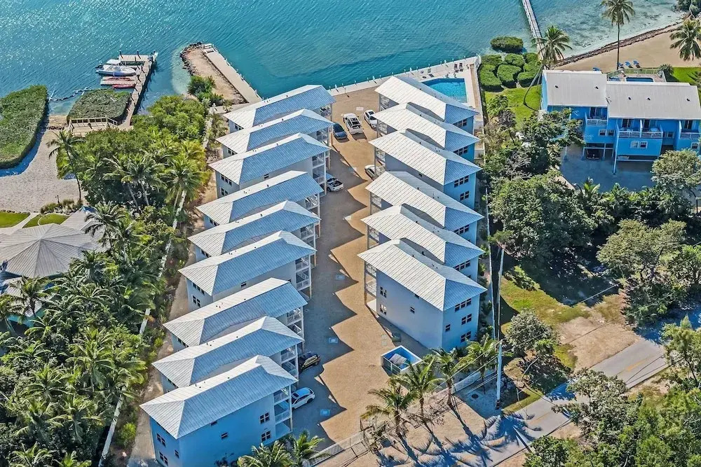Islamorada Home, Ocean Views, Playroom, Near Tiki Bar, Pool, And Boat Dockage, Ultimate Keys Getaway 3 Bedroom Home by RedAwning