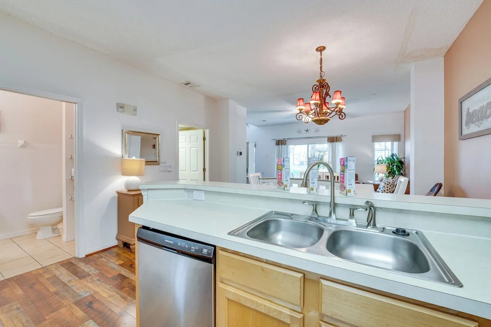 4 Mi to Disney: Emerald Island Resort Home!