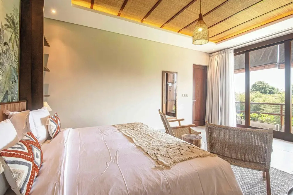 5-br Beach Villa in Canggu Overlooking Rice Fields