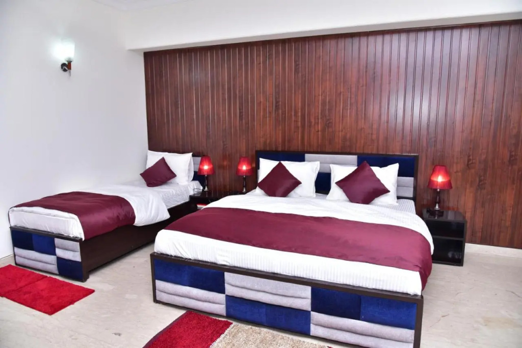 Nook Inn & Suites - 2 Min Walk From MG ROAD METRO