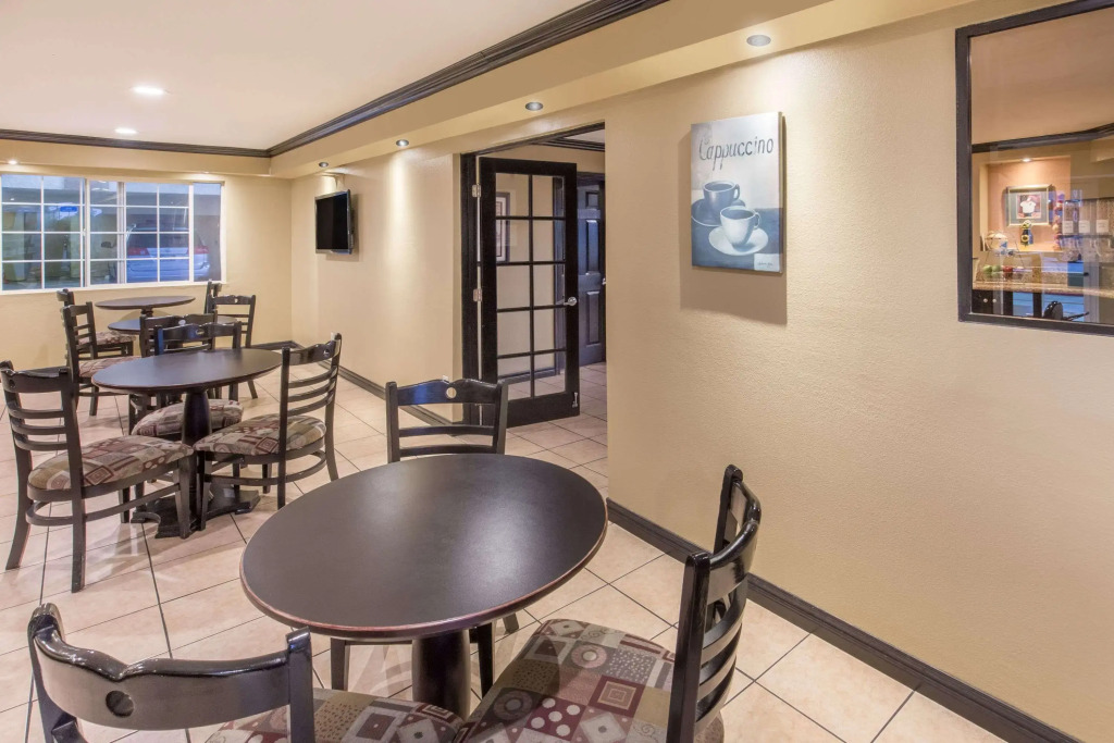 Ramada by Wyndham Ontario Airport & Convention Center