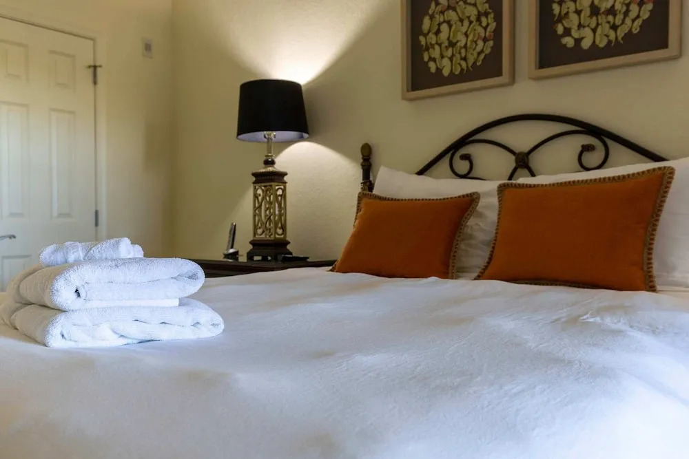 3BR Family Apartment for 8 Peaceful Residential Retreat