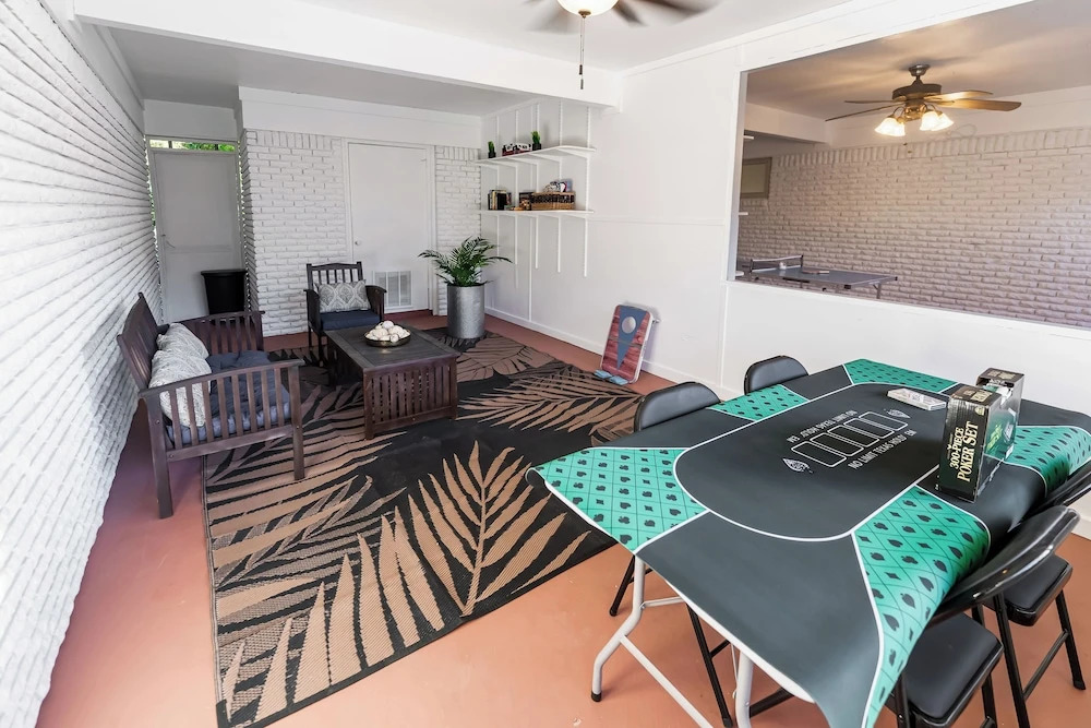 Walk to Campus: Creekside Austin Duplex!