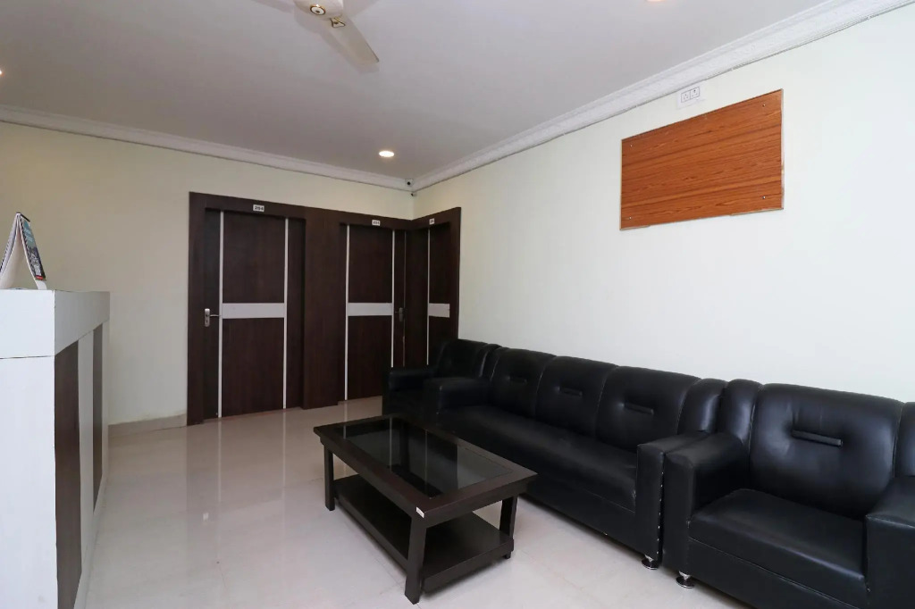 OYO 27602 Hotel Green Space