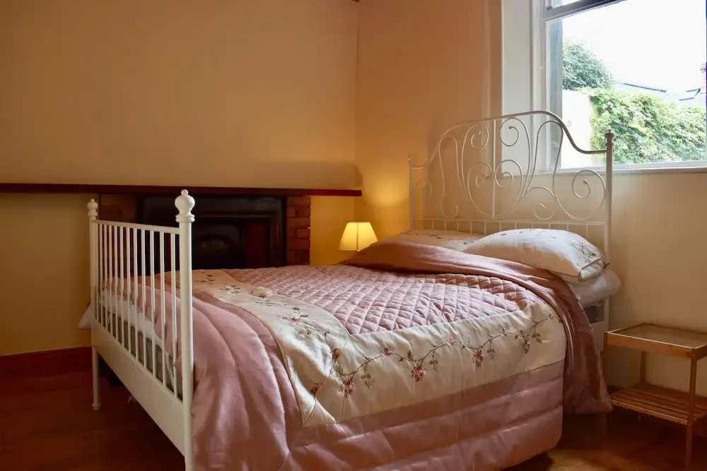 4 Bedroom Dublin Home Overlooking Canal