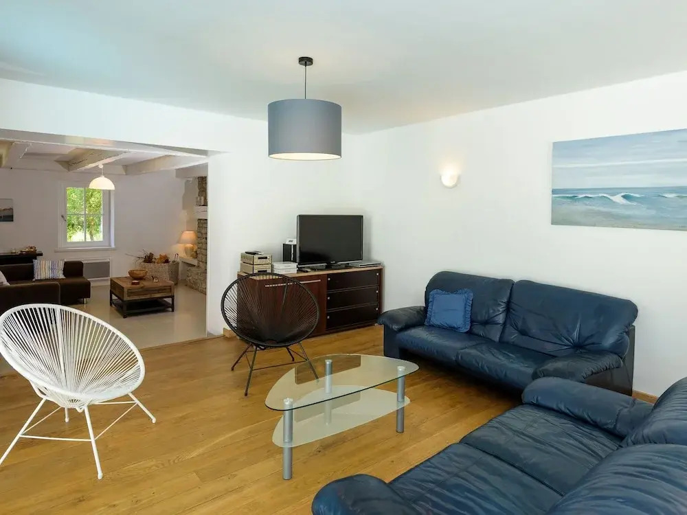Beautiful Breton villa with private pool and large garden, 6 km from the coast