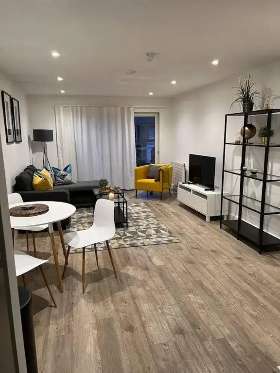 Modern 1 Bed Flat Near Station and City