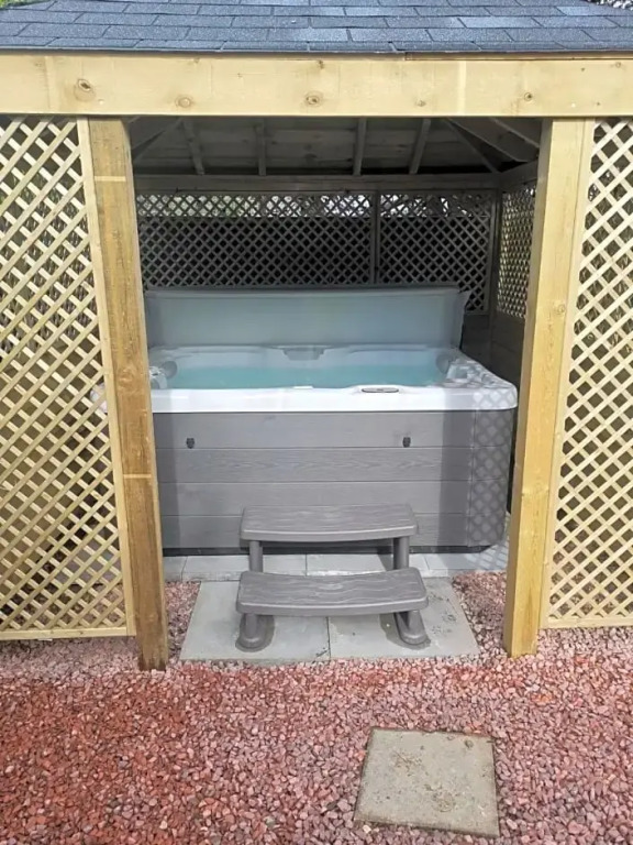 Glenfern Guest House and a separate Cottage with its own private hot tub